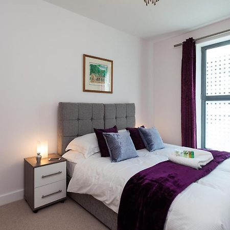 Self-Contained Town Centre One Bedroom Apartments By Helmswood Serviced Apartments Redhill  Eksteriør billede