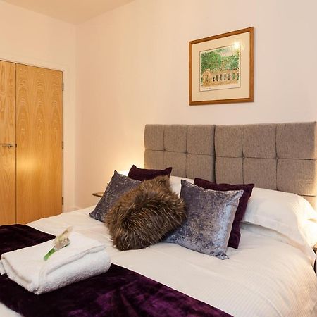 Self-Contained Town Centre One Bedroom Apartments By Helmswood Serviced Apartments Redhill  Eksteriør billede