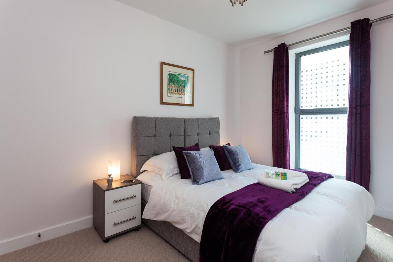 Self-Contained Town Centre One Bedroom Apartments By Helmswood Serviced Apartments Redhill  Eksteriør billede