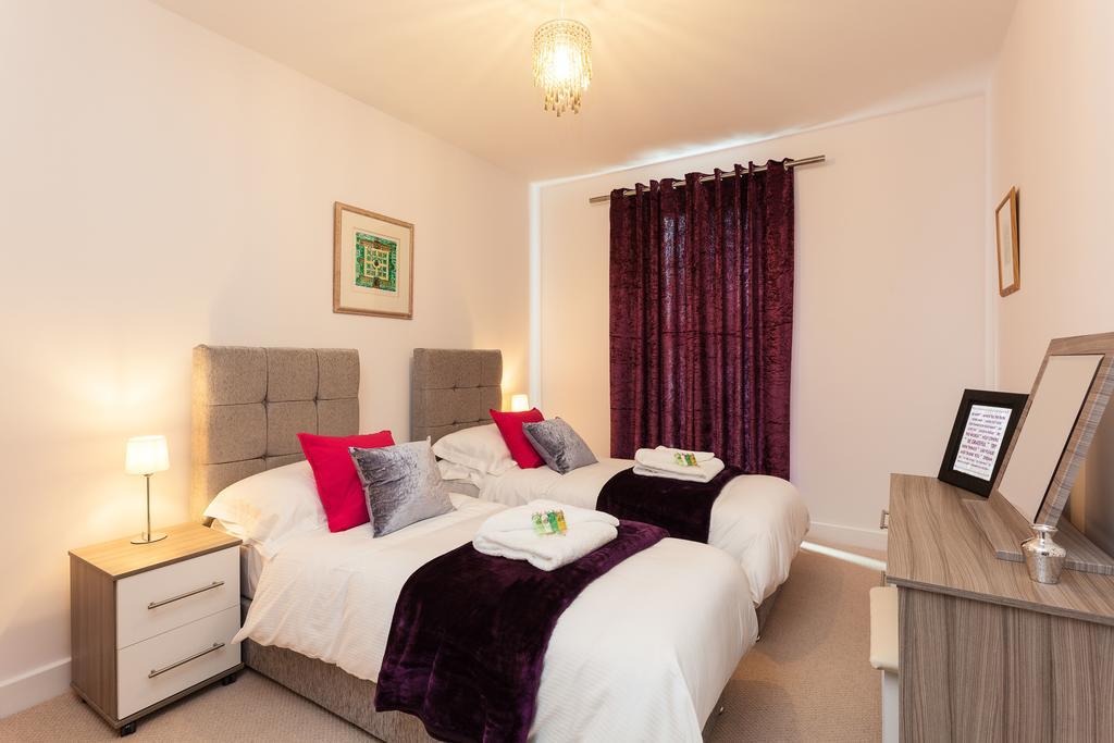 Self-Contained Town Centre One Bedroom Apartments By Helmswood Serviced Apartments Redhill  Eksteriør billede
