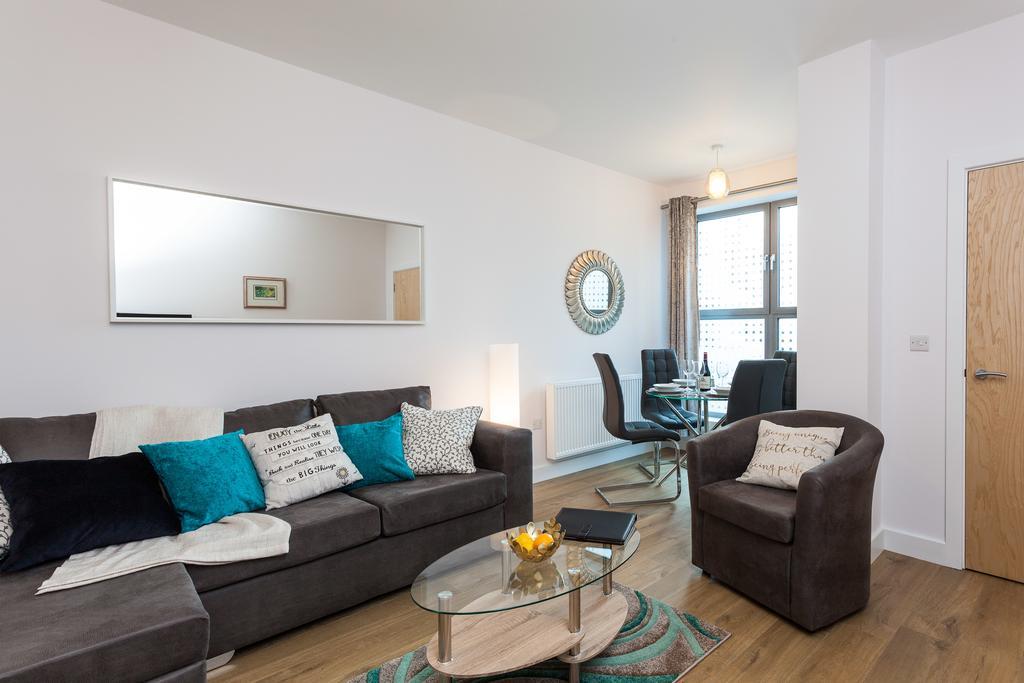 Self-Contained Town Centre One Bedroom Apartments By Helmswood Serviced Apartments Redhill  Eksteriør billede