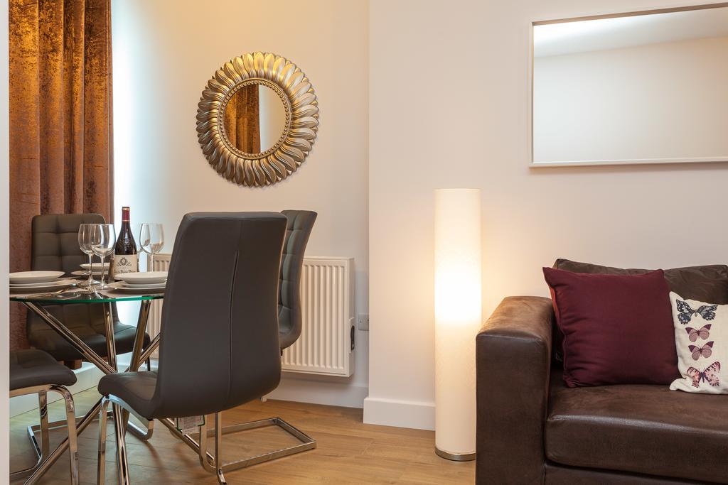Self-Contained Town Centre One Bedroom Apartments By Helmswood Serviced Apartments Redhill  Eksteriør billede