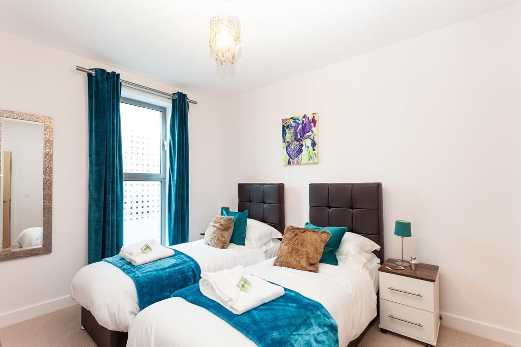 Self-Contained Town Centre One Bedroom Apartments By Helmswood Serviced Apartments Redhill  Eksteriør billede