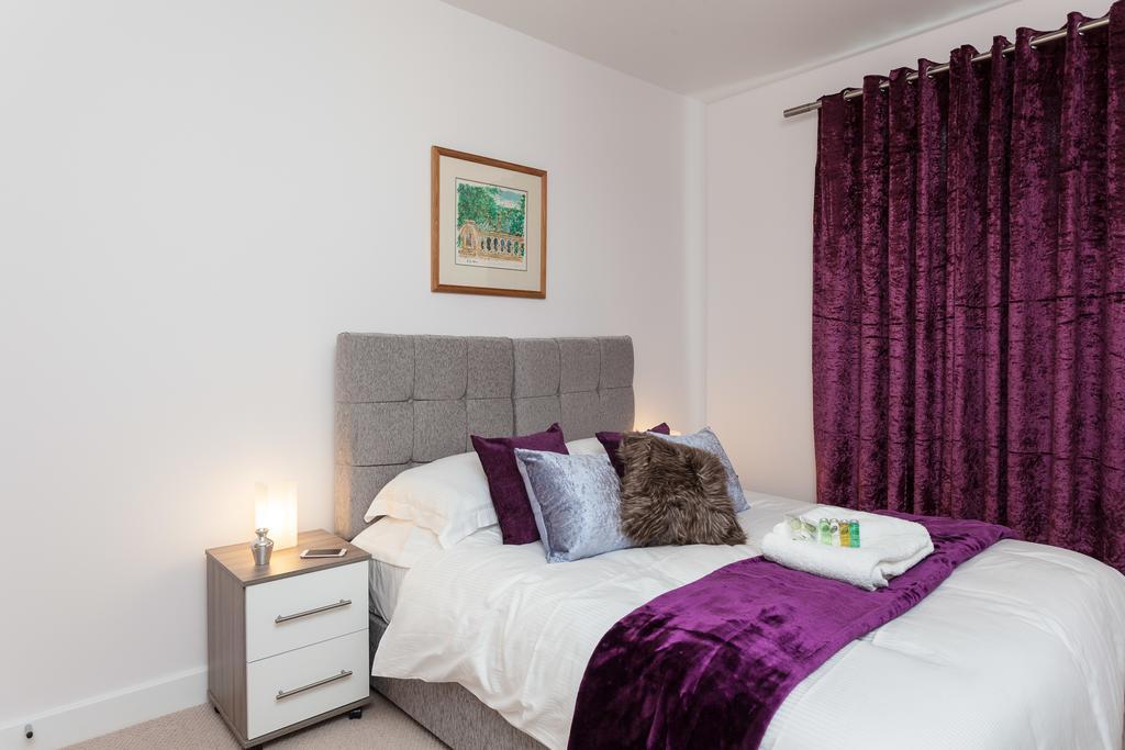 Self-Contained Town Centre One Bedroom Apartments By Helmswood Serviced Apartments Redhill  Eksteriør billede