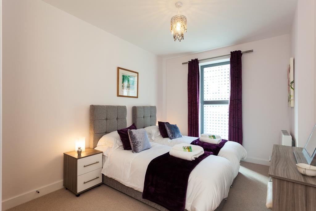 Self-Contained Town Centre One Bedroom Apartments By Helmswood Serviced Apartments Redhill  Eksteriør billede