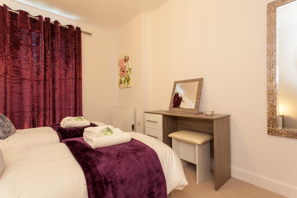 Self-Contained Town Centre One Bedroom Apartments By Helmswood Serviced Apartments Redhill  Eksteriør billede