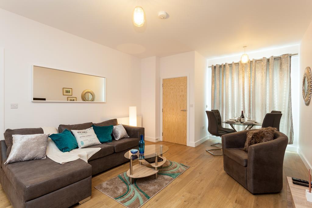 Self-Contained Town Centre One Bedroom Apartments By Helmswood Serviced Apartments Redhill  Eksteriør billede