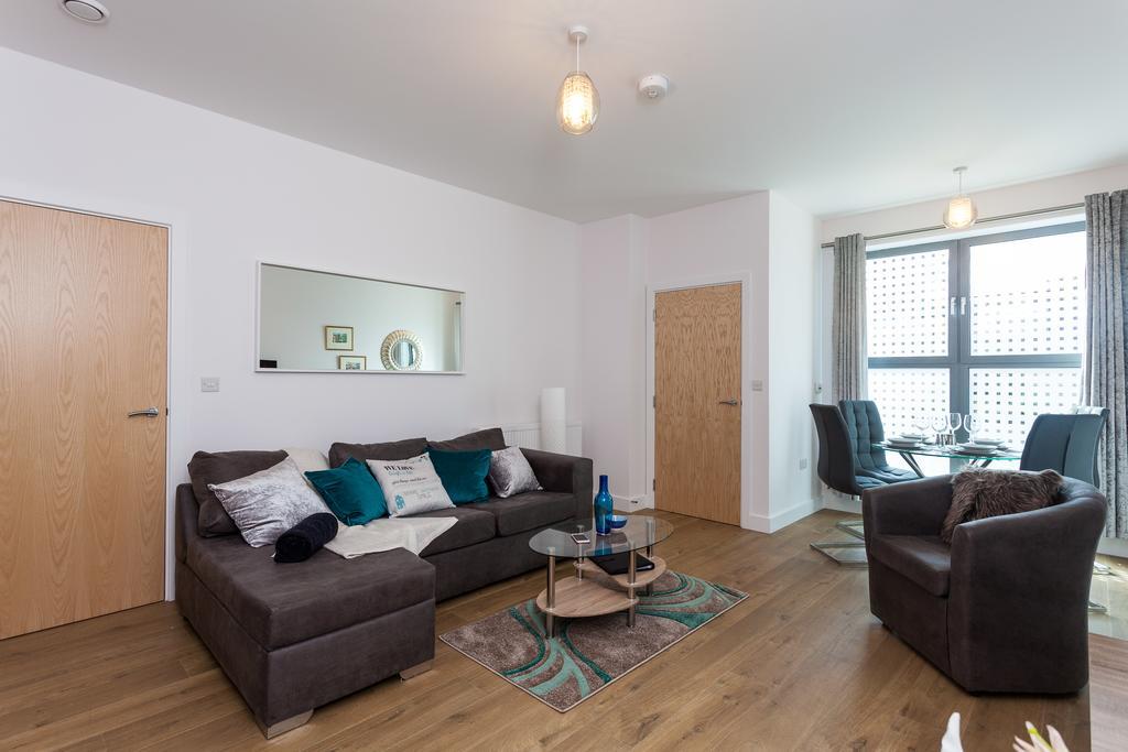 Self-Contained Town Centre One Bedroom Apartments By Helmswood Serviced Apartments Redhill  Eksteriør billede