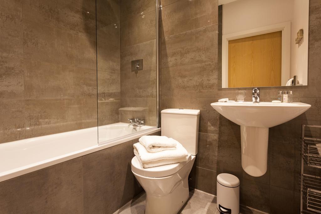 Self-Contained Town Centre One Bedroom Apartments By Helmswood Serviced Apartments Redhill  Eksteriør billede