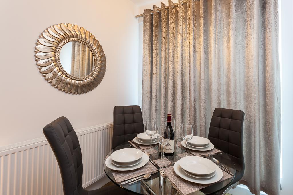 Self-Contained Town Centre One Bedroom Apartments By Helmswood Serviced Apartments Redhill  Eksteriør billede
