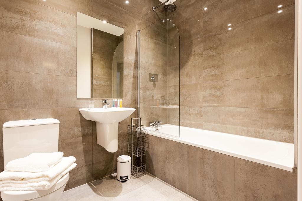 Self-Contained Town Centre One Bedroom Apartments By Helmswood Serviced Apartments Redhill  Eksteriør billede