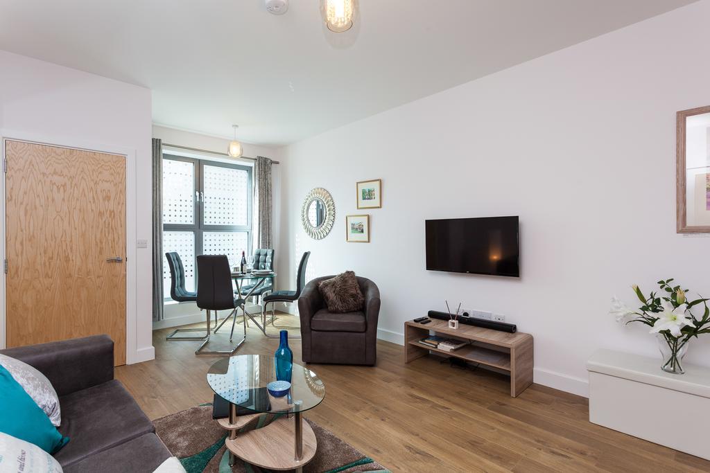 Self-Contained Town Centre One Bedroom Apartments By Helmswood Serviced Apartments Redhill  Eksteriør billede