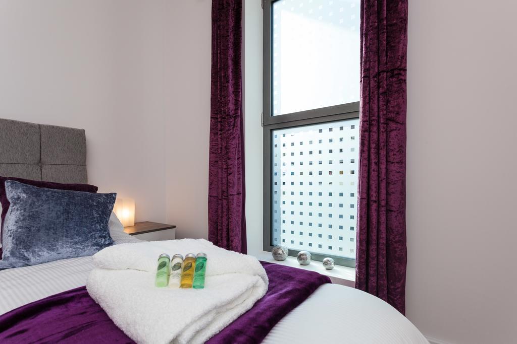 Self-Contained Town Centre One Bedroom Apartments By Helmswood Serviced Apartments Redhill  Eksteriør billede